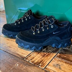 Nike Lahar Low Shoes - Black and Gray